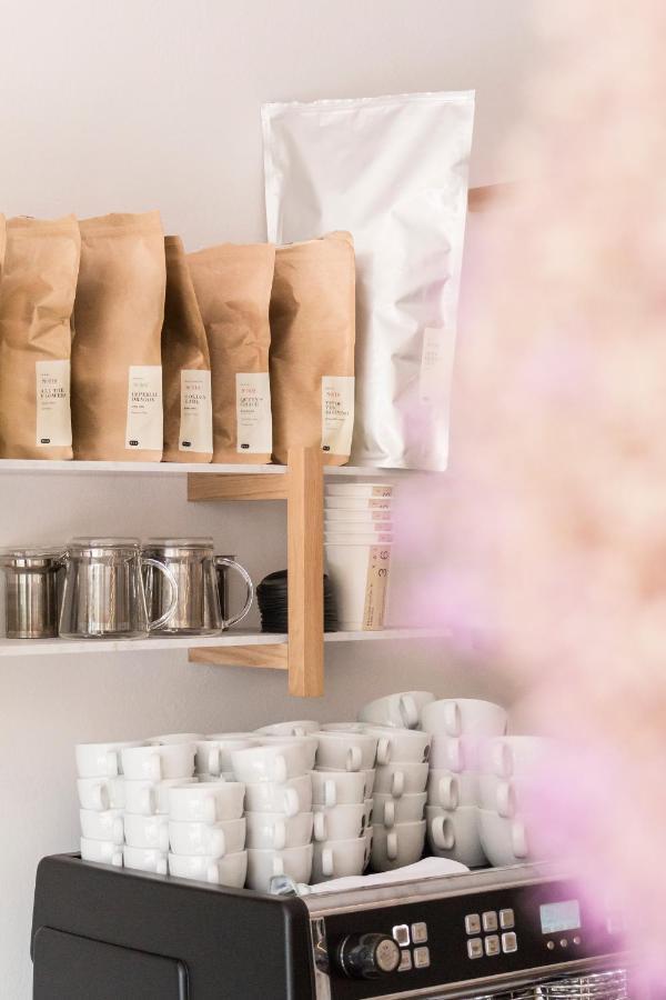 Kai 36 - Hotel Zwischen Fels Und Fluss 格拉茨 外观 照片 Coffee beans at a coffee shop