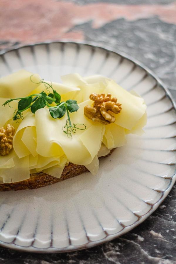 Kai 36 - Hotel Zwischen Fels Und Fluss 格拉茨 外观 照片 Cantal cheese