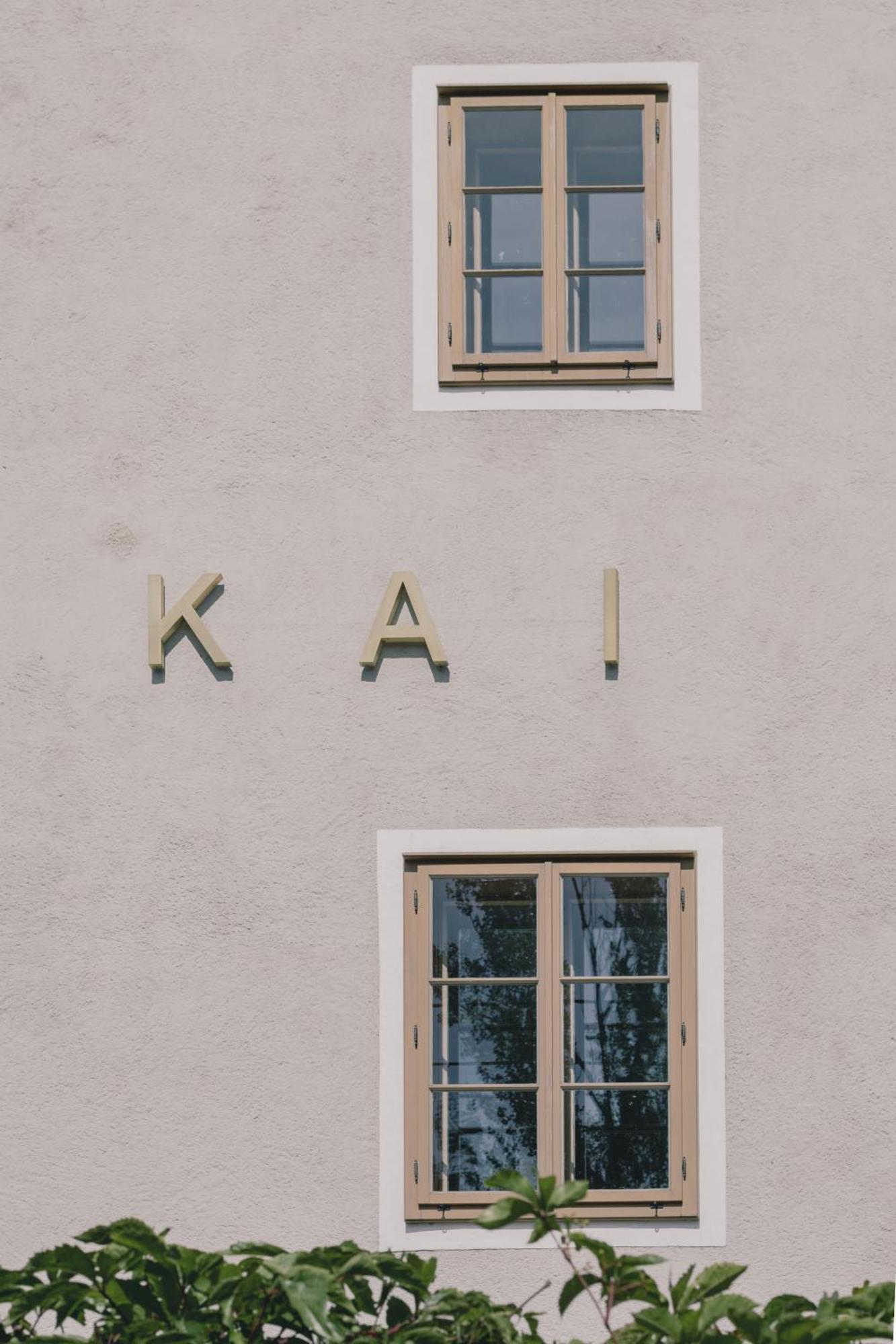 Kai 36 - Hotel Zwischen Fels Und Fluss 格拉茨 外观 照片 The name of the house on the wall