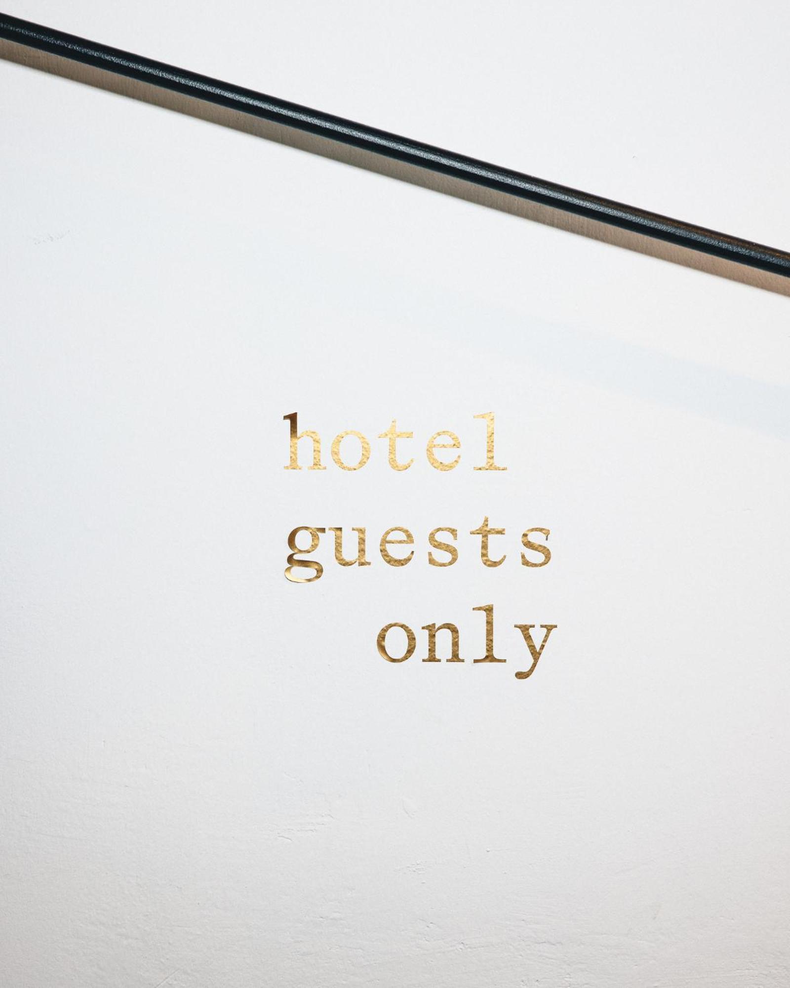 Kai 36 - Hotel Zwischen Fels Und Fluss 格拉茨 外观 照片 Gold leaf used for printing